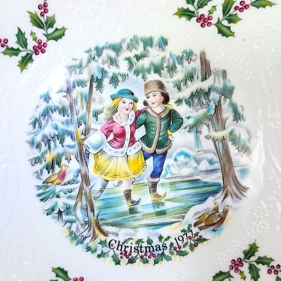 Vintage 1977 Christmas Collectible Plate. Royal Doulton First in Series - Picture 2 of 7